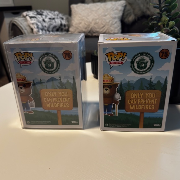 A Icons Funko Pop Smokey the Bear (Set of 2) #75 & #76 - Picture 4 of 8